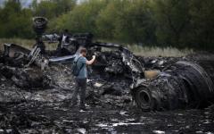 Украина избавляется от улик по упавшему «Боингу» Украина избавляется от улик по упавшему «Боингу»